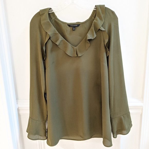 Banana Republic Tops - Banana republic blouse w/ ruffles